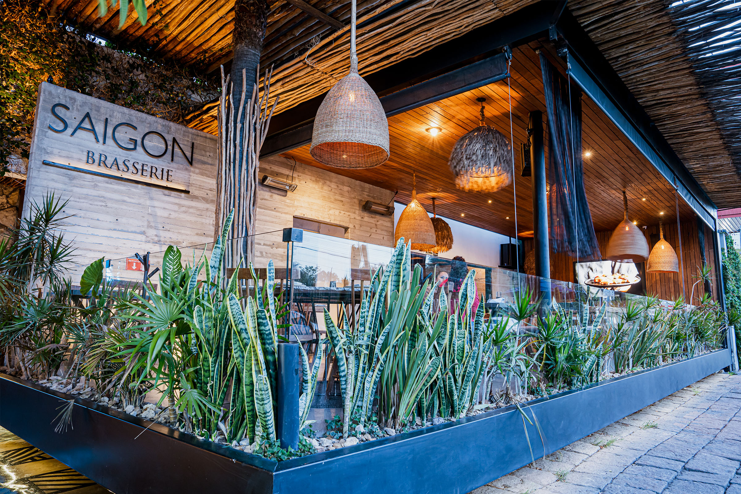 El salón principal al caer la tarde